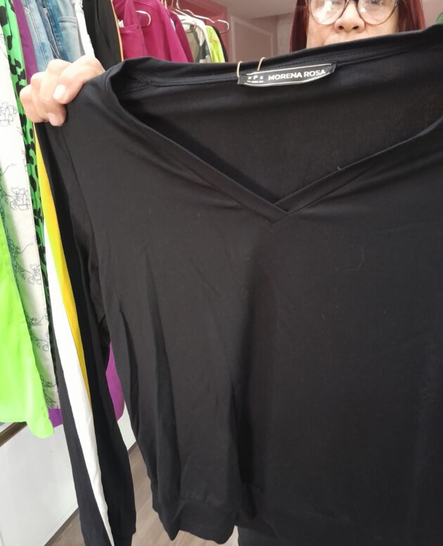 Blusa com Decote V e Manga Longa