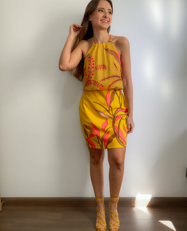 Vestido Curto Amarelo Floral Morena Rosa