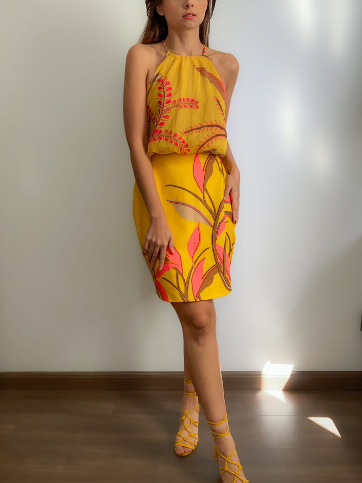 Vestido Curto Amarelo Floral Morena Rosa - Imagem 2