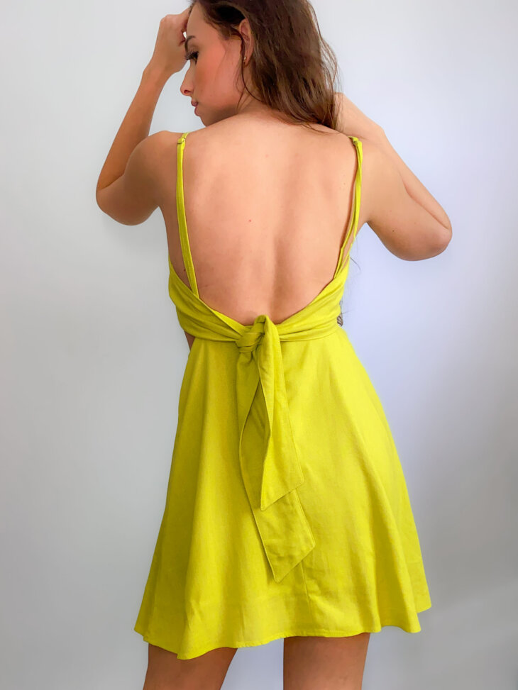 Vestido Curto Verde Lima com Decote e Amarração - Imagem 2