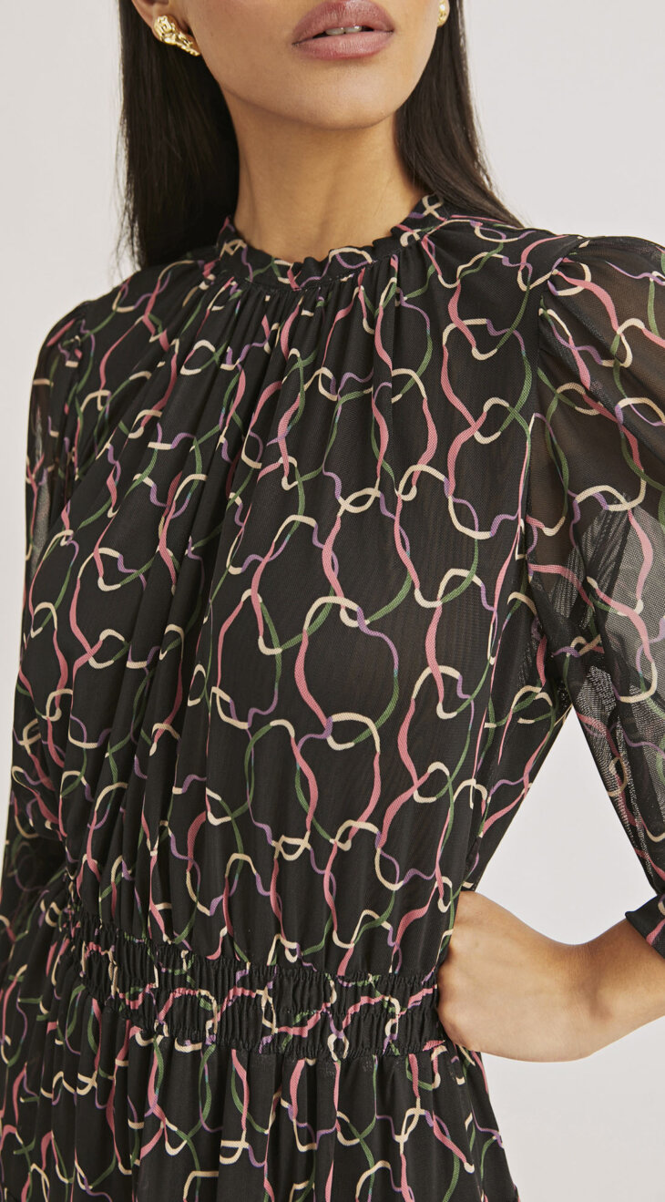 Vestido Curto com Gola Alta - Imagem 3