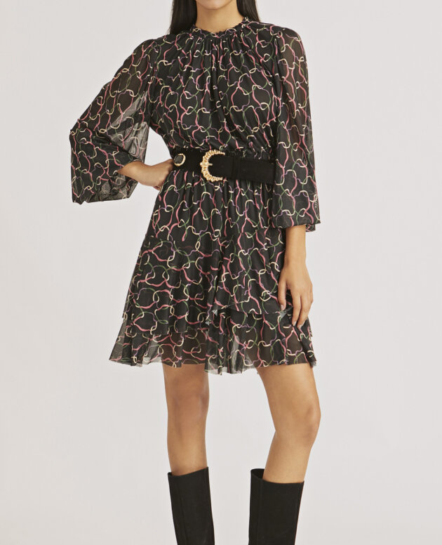 Vestido Curto com Gola Alta